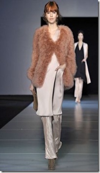 _4miniarmani-sfilata-rosa-pelliccia