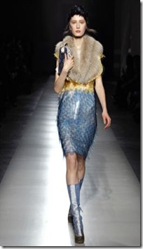 _4miniprada-sfilata-paillettes-pelliccia